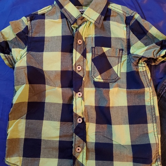 Boys 2 Shirt 1 Jean Short Bundle - Picture 2 of 8